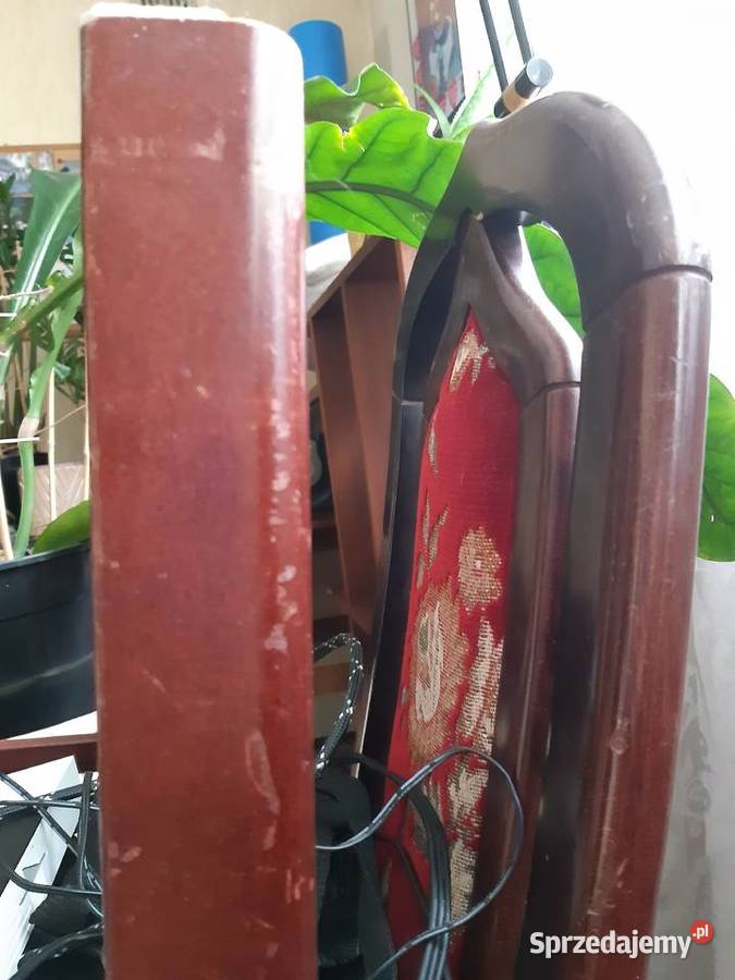 Drewniane tapicerowane krzesła do jadalni łódzkie