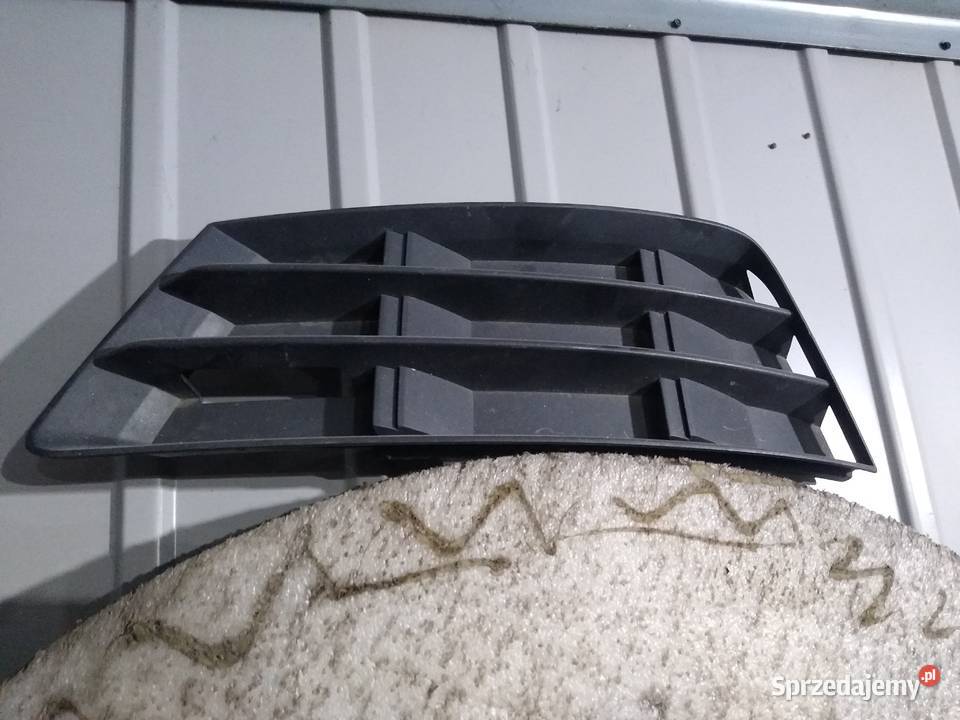 Zaślepka zderzaka Audi A4 b9 2016 diesel Wałcz Pierwszy