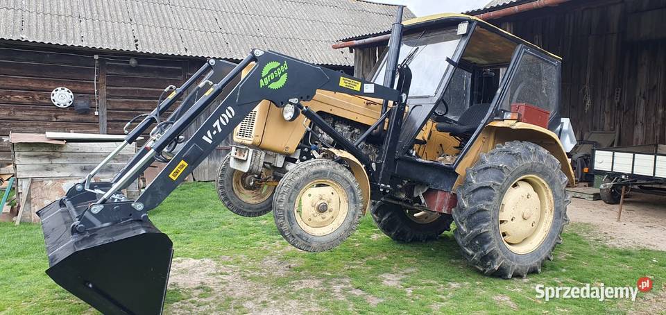 Ładowacz czołowy firmy Agrosped model V700 Ładowacze czołowe Zalesie