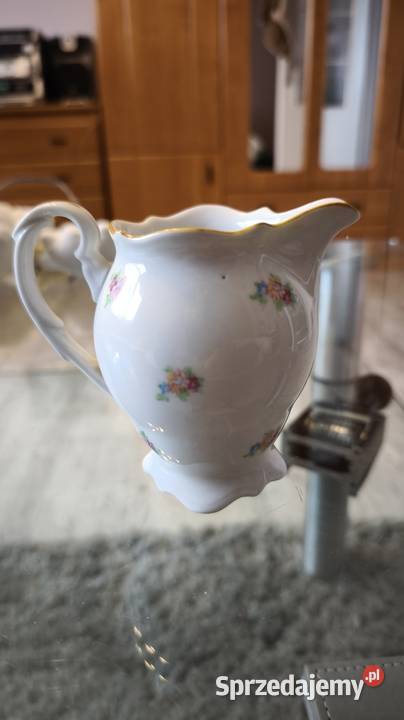 Porcelanowy mlecznik wyprodukowany fabrykę małopolskie Zalas