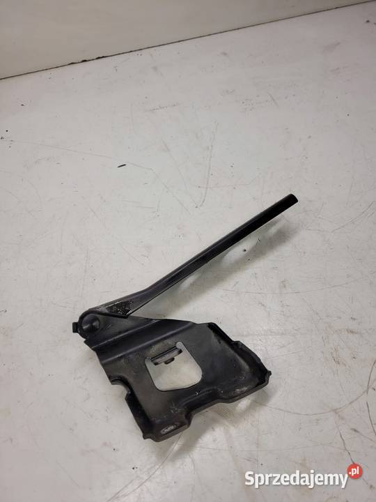 ZAWIAS MASKI PRAWY AUDI A4 B8 8K0823302B