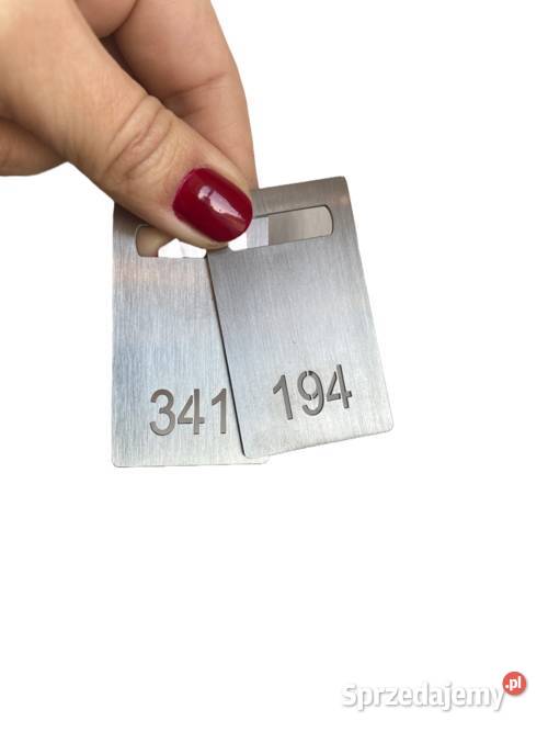 Numerek zawieszka brelok do szatni ze stali Chynów