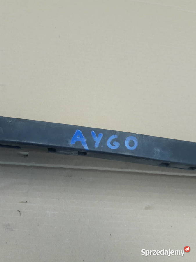 TOYOTA AYGO KRATKA ZDERZAKA ŚRODKOWA 531120H040 Bieleń sprzedam