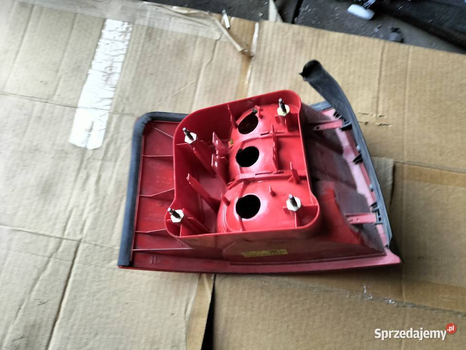 AUDI A6 C5 A6C5 KOMBI LAMPA TYŁ TYLNA PRAWA Kamień-Kolonia