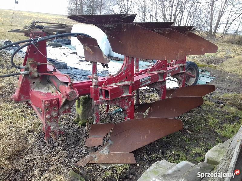 Pług 3 skibowy obrotowy INTERNATIONAL Pługi lubelskie Kolano