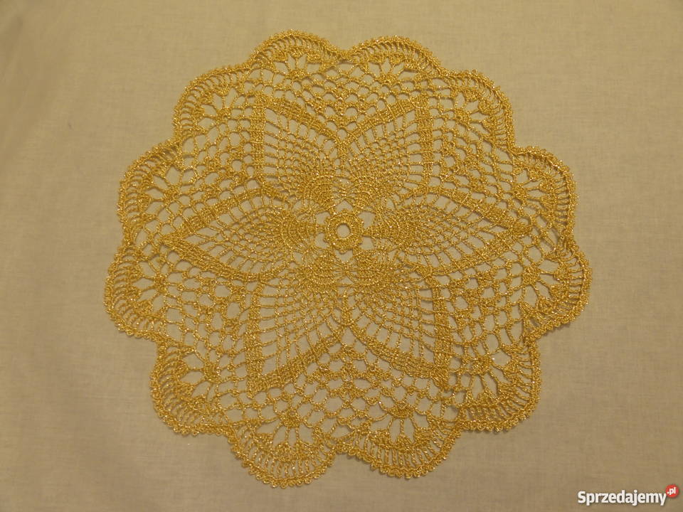 Złota serwetka robiona ręcznie na szydełku Lublin