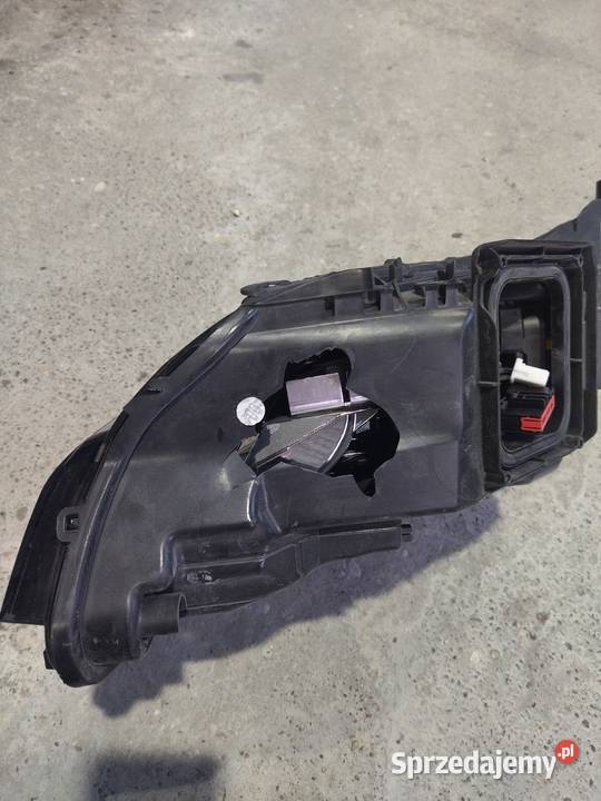 Lampa Full LED prawy przód Peugeot 308 III T10 Zabiele-Piliki