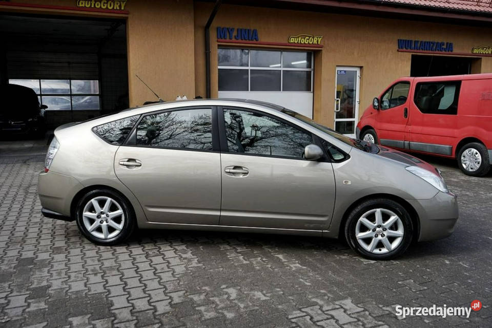 Toyota Prius 15 HYBRID Klima automat serwis immobilizer