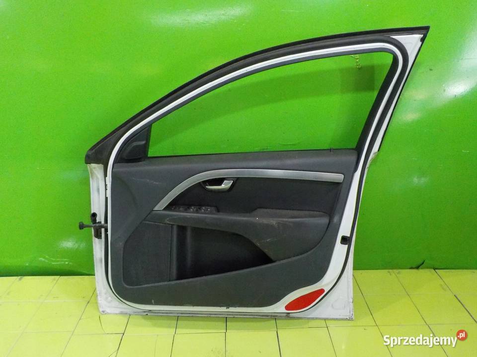 VOLVO V70 III 24 D5 09r KOMBI drzwi prawe przod Suków