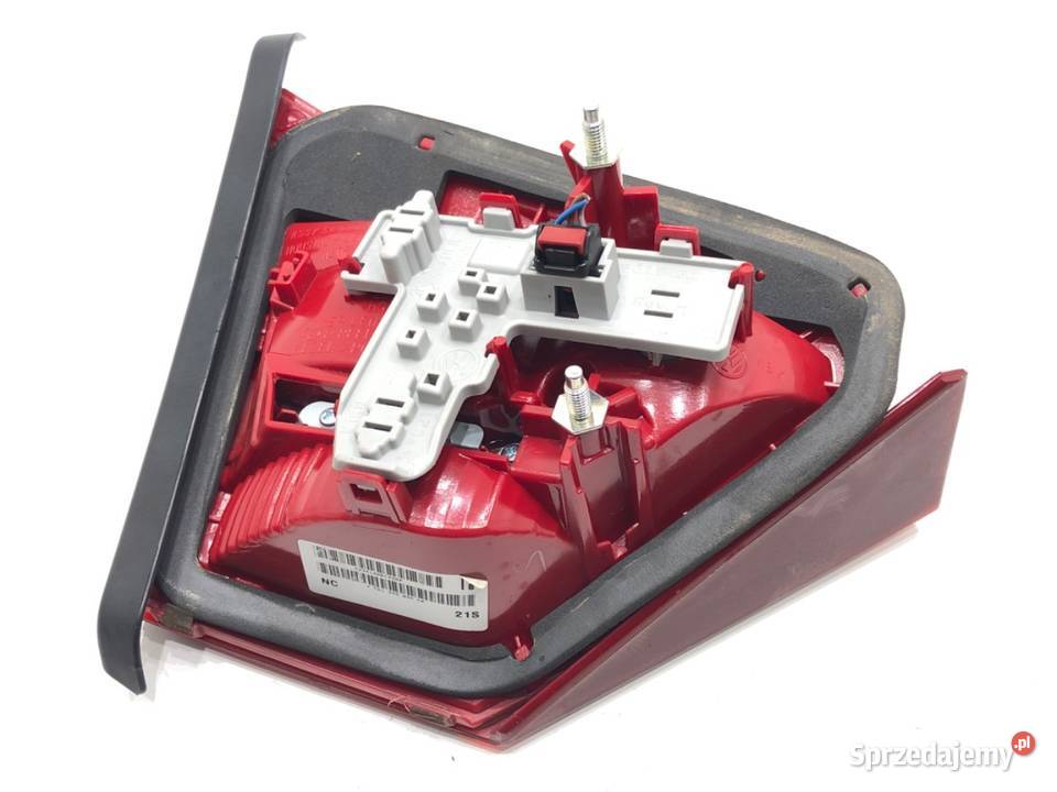 LAMPA TYŁ PRAWA WEWNĘTRZNA VW PASSAT B7 Lampy tylne