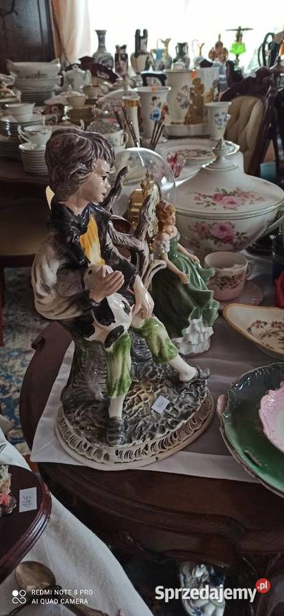 Siedzący chłopiec z pieskiem Figurka bez Gdańsk sprzedam