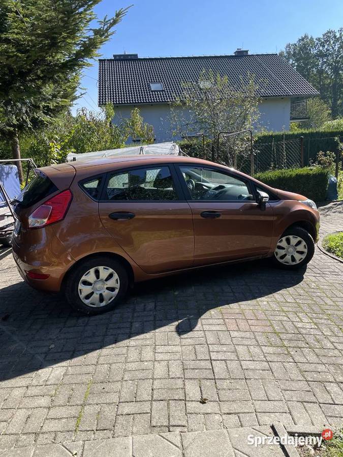 Ford fiesta 125 benzyna rocznik 2015 przebieg Jasienica