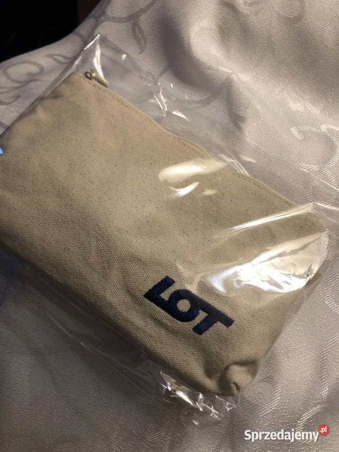 saszetka podróżna kosmetyki wygodna logo LOT Zegrze