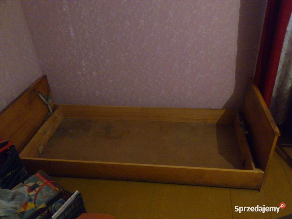 SkrzyniaStalarz wersalkimechanizm rozkładania Łóżka, wersalki i sofy Sobienie Szlacheckie