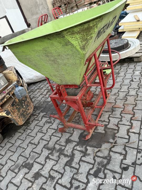 Rozsiewacz motyl do wapna i nawozu John Deere Białobrzegi