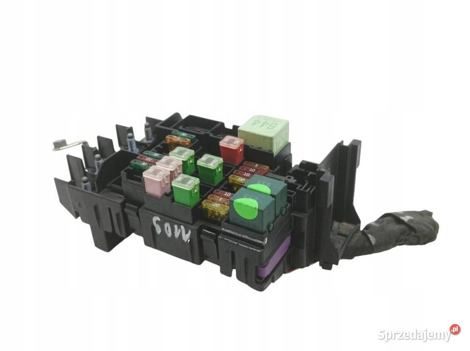 SKRZYNKA BEZPIECZNIKÓW 5C0937819L 14 B 125 5C VW sprzedam