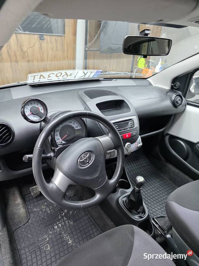 Toyota Aygo piękna biała z czarnym dachem Aygo świętokrzyskie