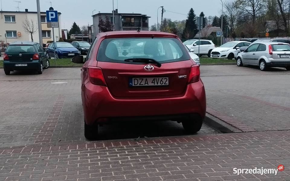 Toyota Yaris 2015 133 99 5drzwi Niski wielofunkcyjna kierownica