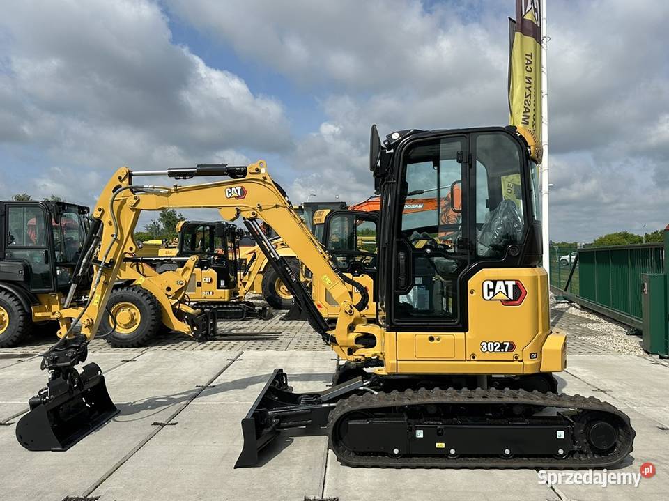 FABRYCZNIE NOWA MINIKOPARKA CATERPILLAR 3027 CR Tuliszków