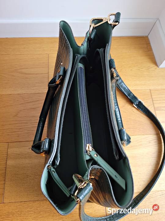 Zielona torebka na ramię okucie w kolorze złotym Liszki