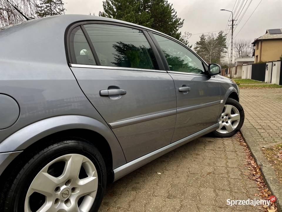 ŚlicznyZadbanyOpelVectraC2006rLift19Diesel120Koni szary Motoryzacja łódzkie