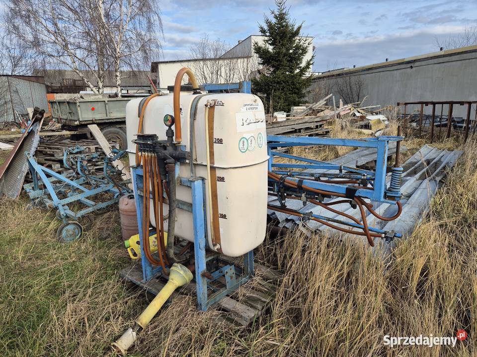 Opryskiwacz zawieszany 400l 12m