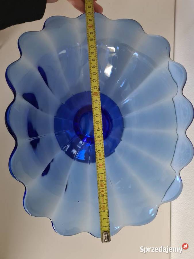 Kobaltowe szklo misa odcienie błękitu