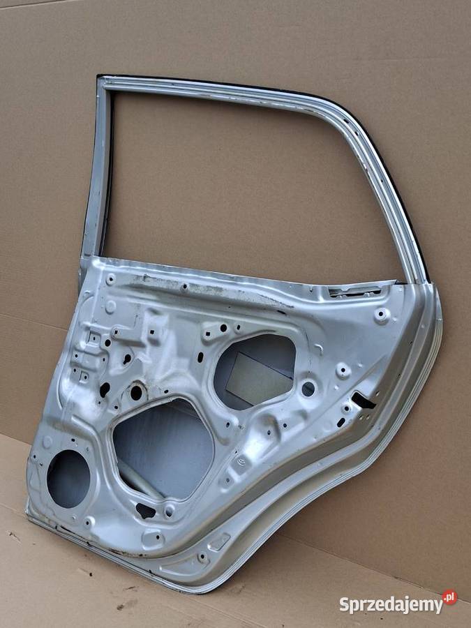 TOYOTA AURIS I DRZWI PRAWY TYŁ PRAWE TYLNE Bieleń
