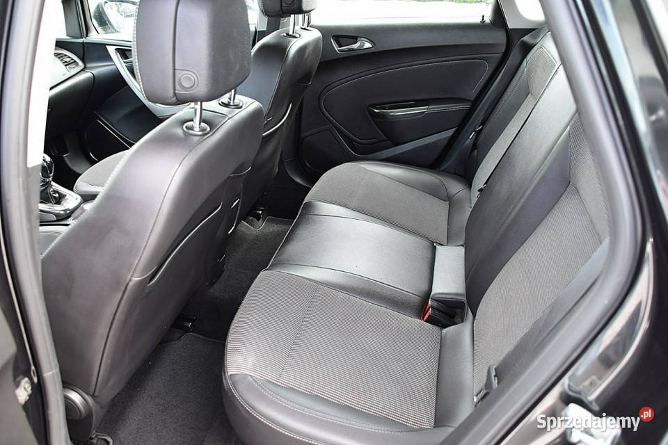 Opel Astra 14T 120 Cosmo Półskóra Navi Gwarancja światła przeciwmgielne Nowe Kucice sprzedam