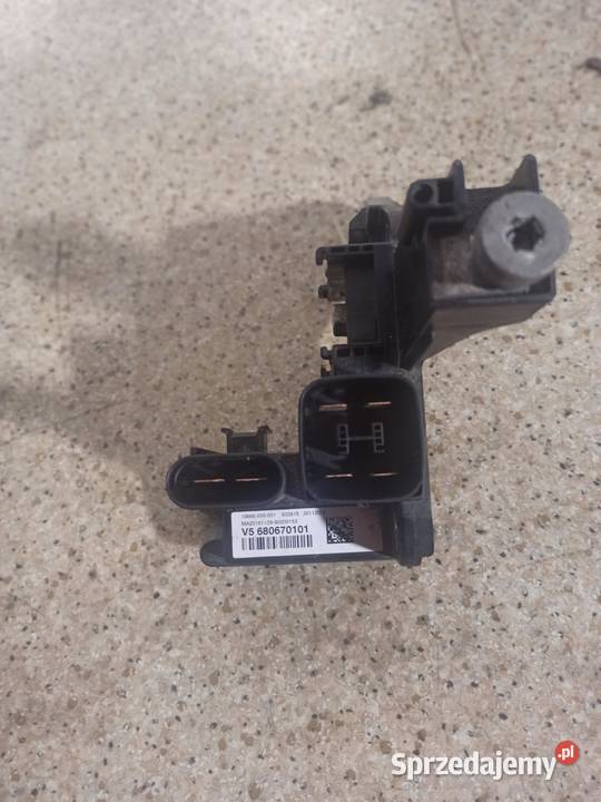 BMW F20 F30 ROZDZIELACZ PRĄDU 680670101 osobowe dolnośląskie