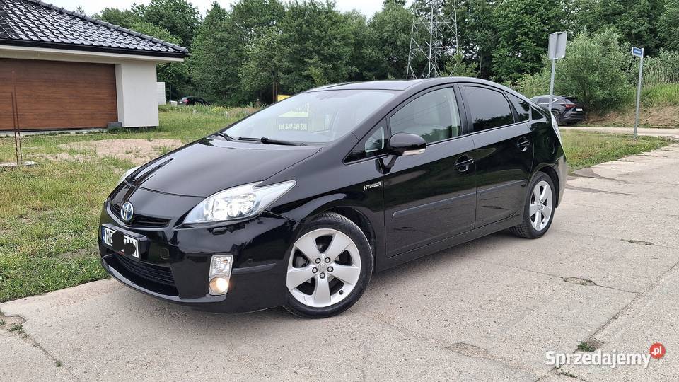 Toyota Prius III 1.8 Skóra Alu17" Xenon Kamera Navi Grzane fotele Garażowan