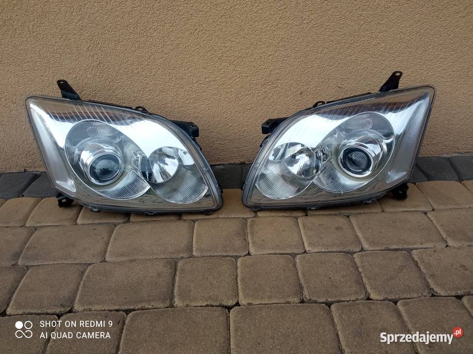 Lampy przednie kpl Toyota Avensis t25 2005 osobowe Oleszyce