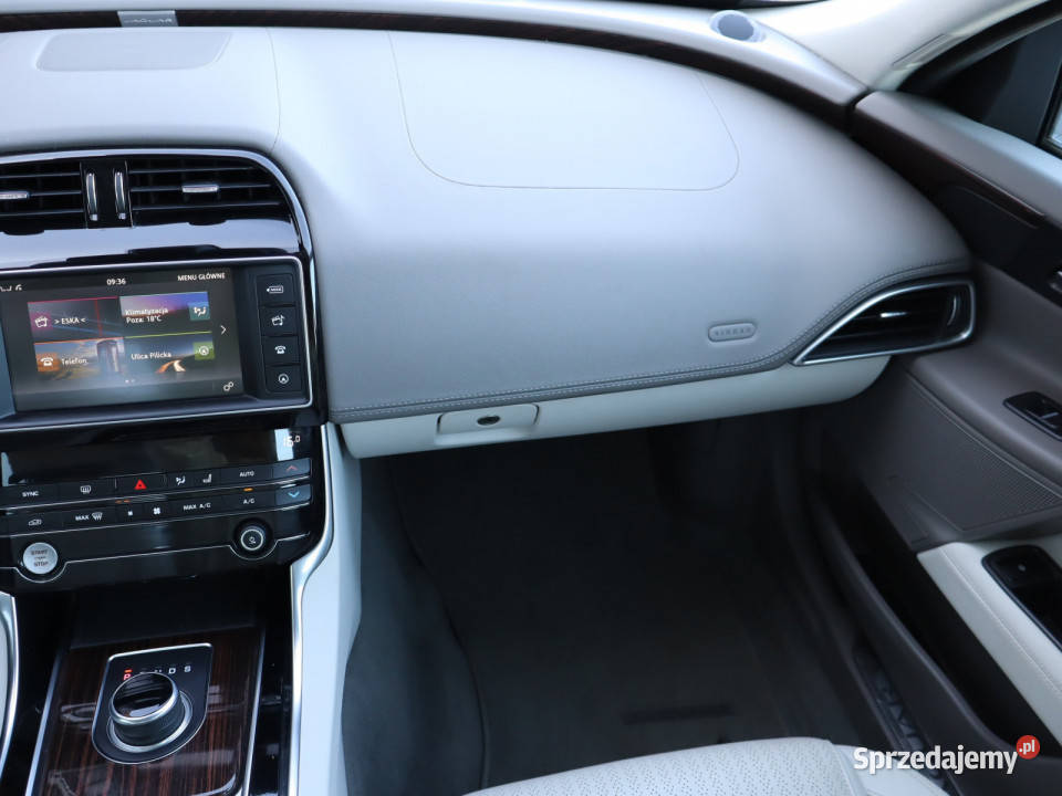 Jaguar XE 20t Piaseczno