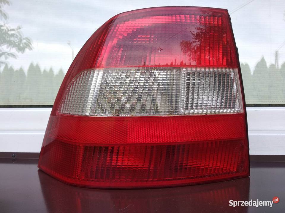 Opel Vectra B sedan liftback lampa tył tylna łódzkie Sieradz