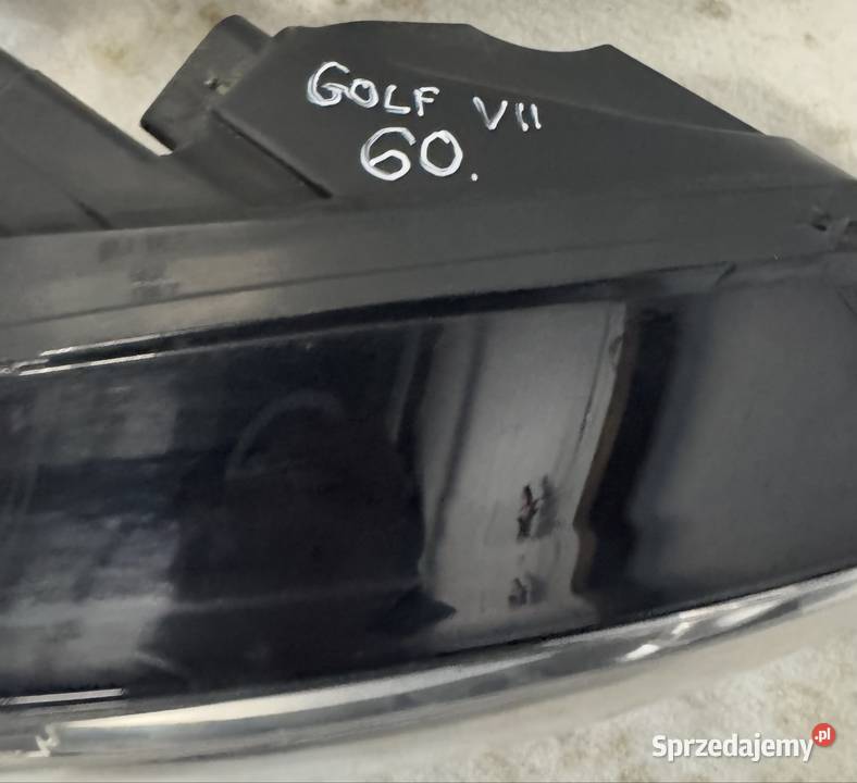 Lampa prawy przód VW Golf VII 1216