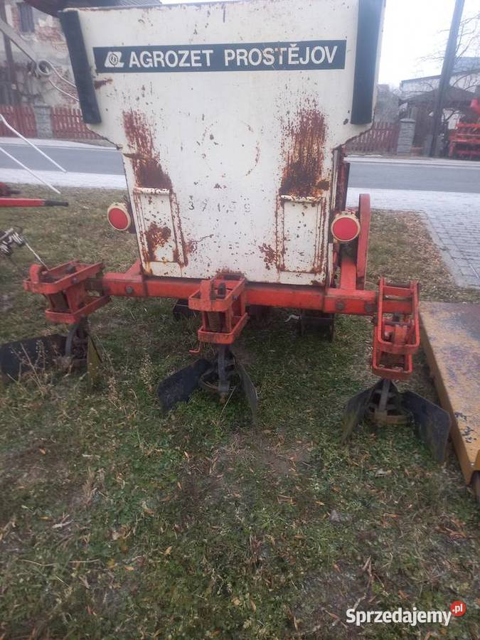 Sadzarka czeska agrostroj 2 rzędowa sa2 074 Siewniki i sadzarki sprzedam
