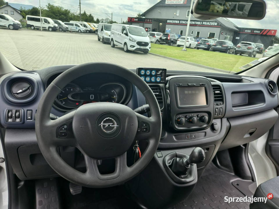 Opel Vivaro 16 D 145 AMBULANS karetka nawigacja Kęty
