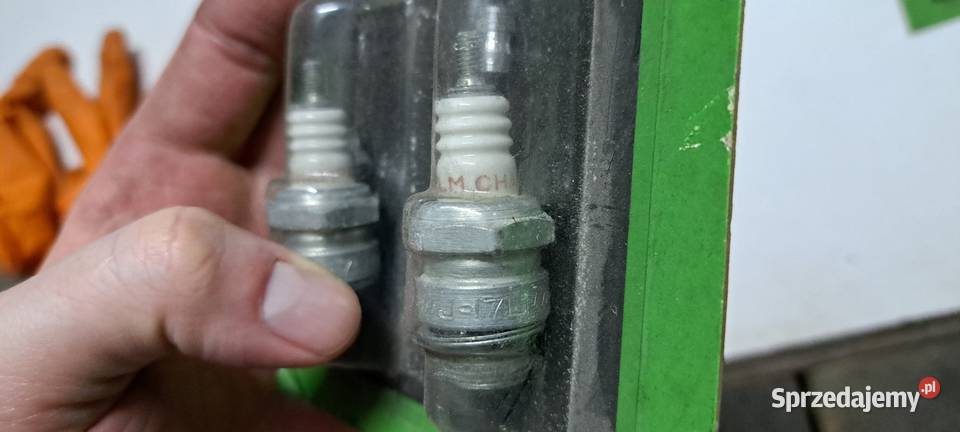 Świeca zapłonowa Champion J17LM Briggs Stratton Luzino