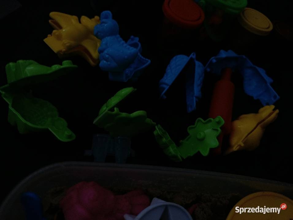 figurki dinozaurów plus masa plastyczna piasek i Figurki Poznań
