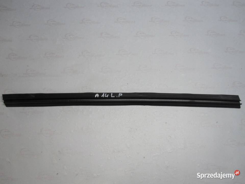 NISSAN PIXO 10r listwa zgarniająca drzwi lewa osobowe