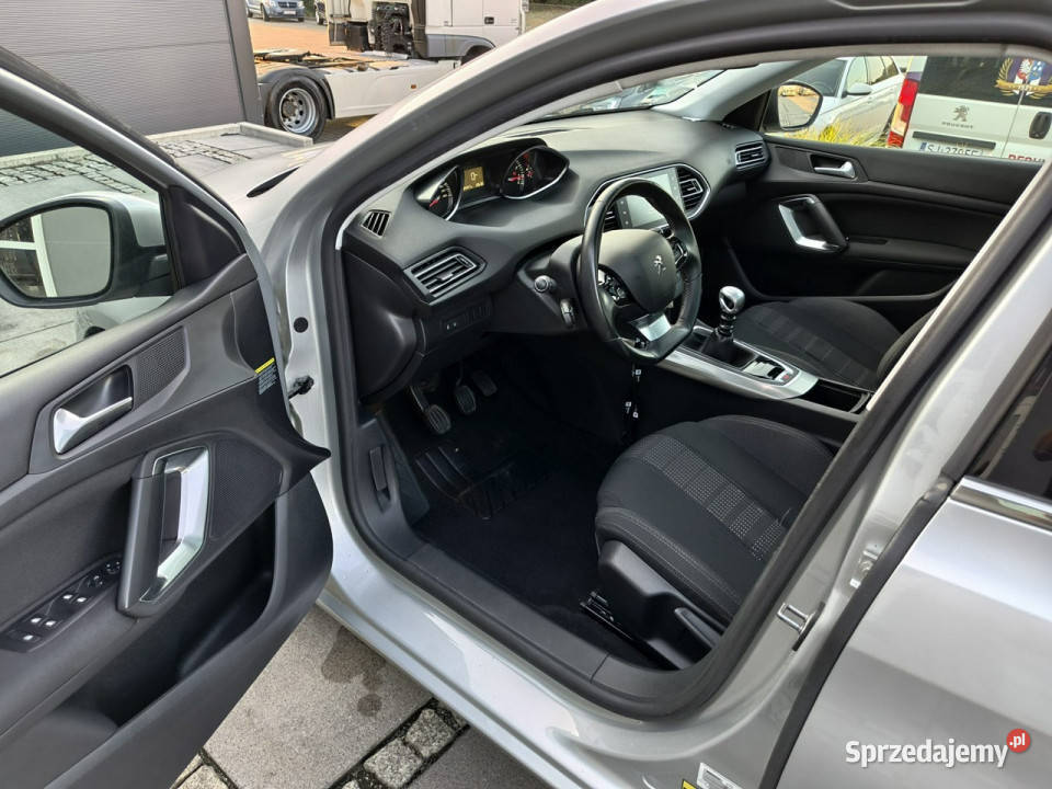 Peugeot 308 MAŁY PRZEBIEG 2016r 130 6biegów full 308 małopolskie Kęty