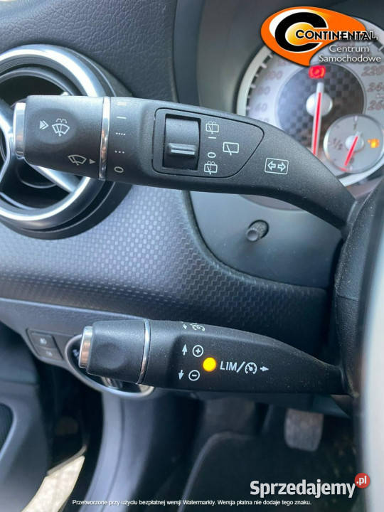 Mercedes A 200 Stan bogate wyposażenie W176 2012 lakier metallic sprzedam