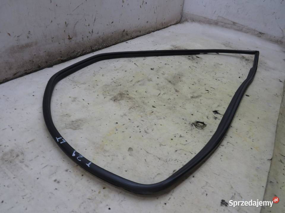 USZCZELKA PRAWY LEWY TYŁ AVENSIS T27 T29 KOMBI