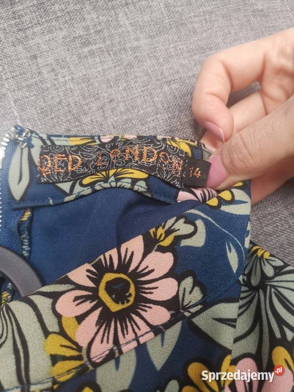 Elegancka rozkloszowana sukienka w kwiaty floral