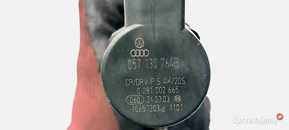 LISTWA WTRYSKOWA AUDI A8 D3 057130763H osobowe Lipno