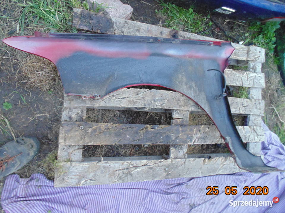 Błotnik prawy przód Volvo v40 s40 lift 20002004 Rok produkcji 2002