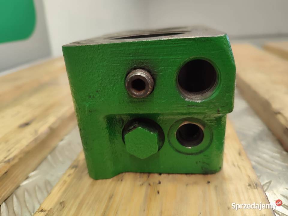 Obudowa termostatu R520362 silnika JOHN DEERE wielkopolskie Wilkowo