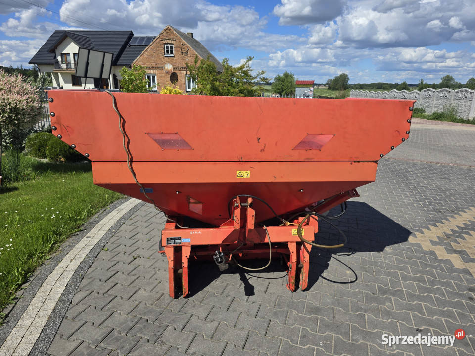 Rozsiewacz KUHN MDS 932 Q 1700 L 1024 m Baliki