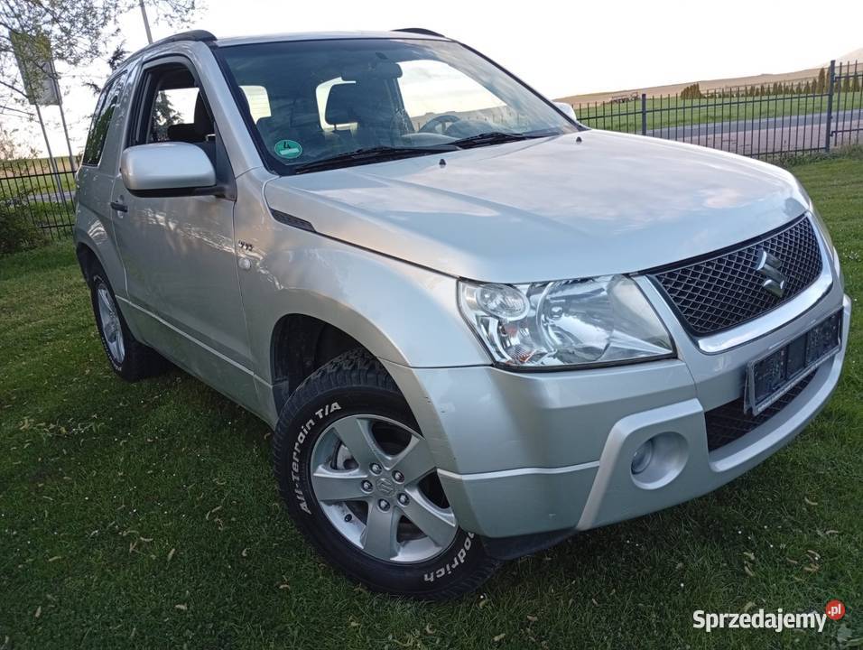Terenówka Suzuki Grand Vitara 16b 4x4 Klima Hak srebrny Świdnica