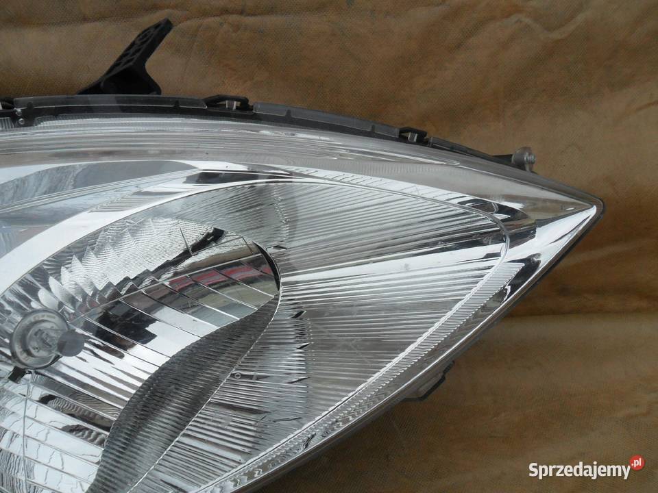 LAMPA PRAWY PRZÓD REFLEKTOR EU SUZUKI SWIFT V 5 Nowy Tomyśl